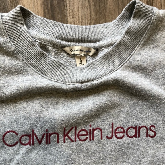 Calvin Klein || Sweatshirt - Picture 2 of 2